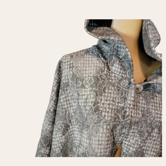 URBANOLOGY Plaid Hooded Cape Sweater Pure Essence Gray Poncho Ruana Size XS T38 - Picture 5 of 11